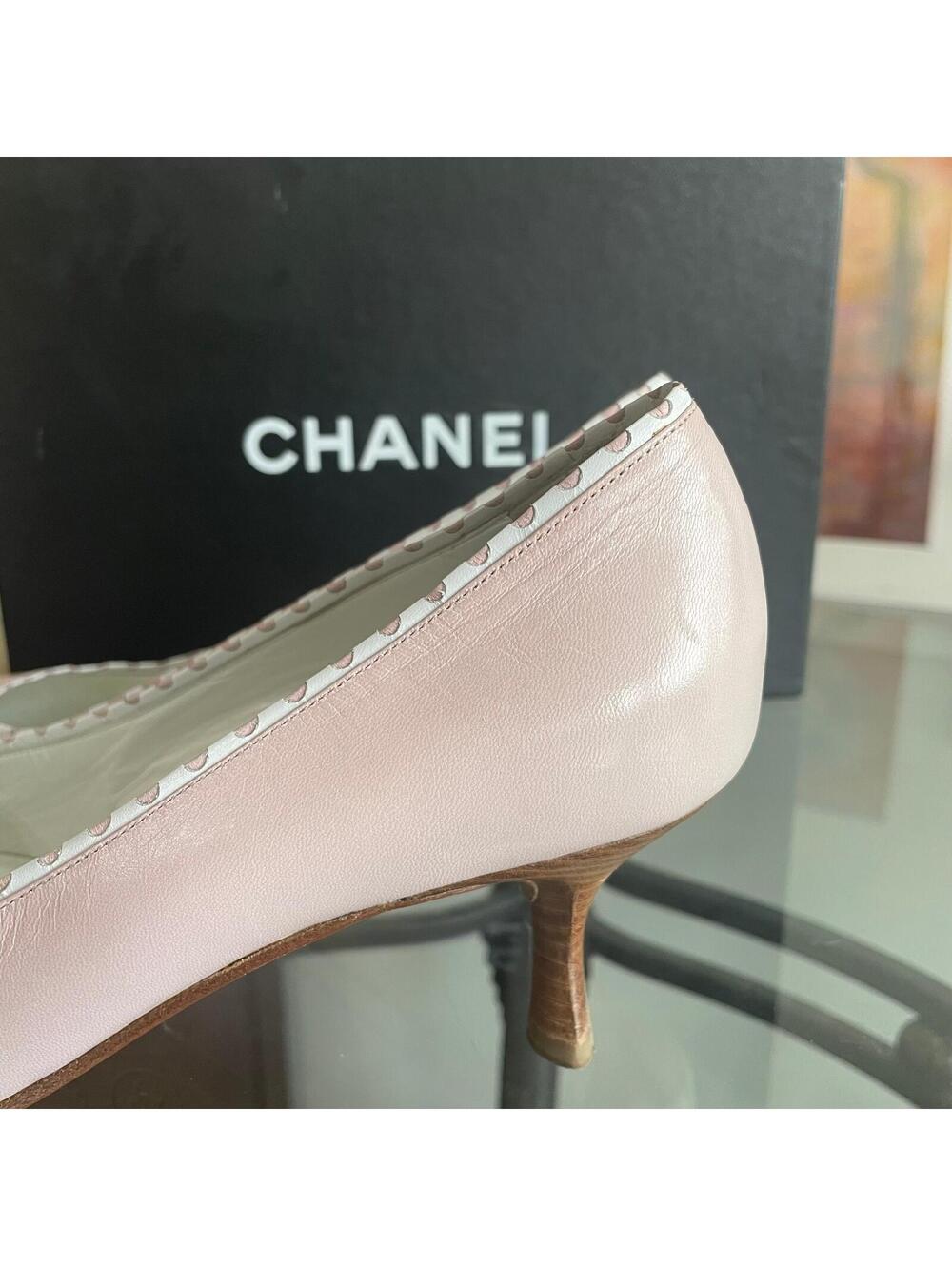 Chanel 2004 Pink Point Toe Pumps | Size 40/9.5 - Picture 5 of 7